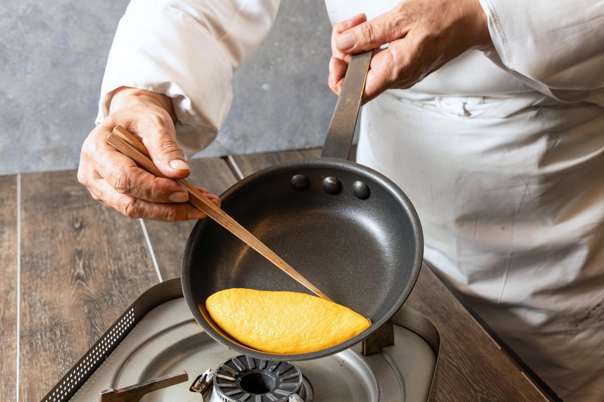 Hotel Okura Tokyo Bay Urayasu Εξωτερικό φωτογραφία A chef cooking an omelette