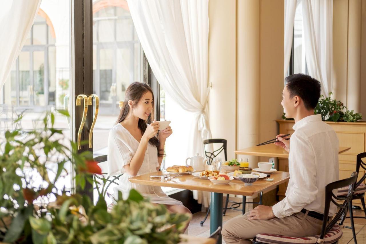 Hotel Okura Tokyo Bay Urayasu Εξωτερικό φωτογραφία A couple dining at a restaurant