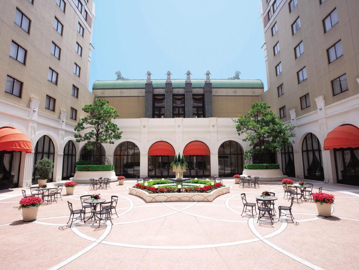 Hotel Okura Tokyo Bay Urayasu Εξωτερικό φωτογραφία The courtyard at the Renaissance Hotel